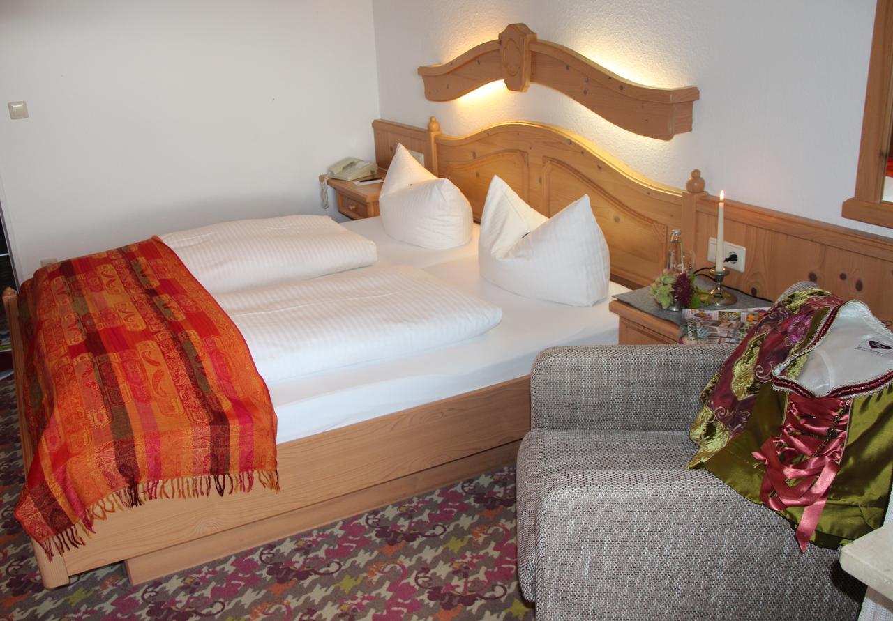 Hotel Bannwaldsee ฮาลเบลค ภายนอก รูปภาพ